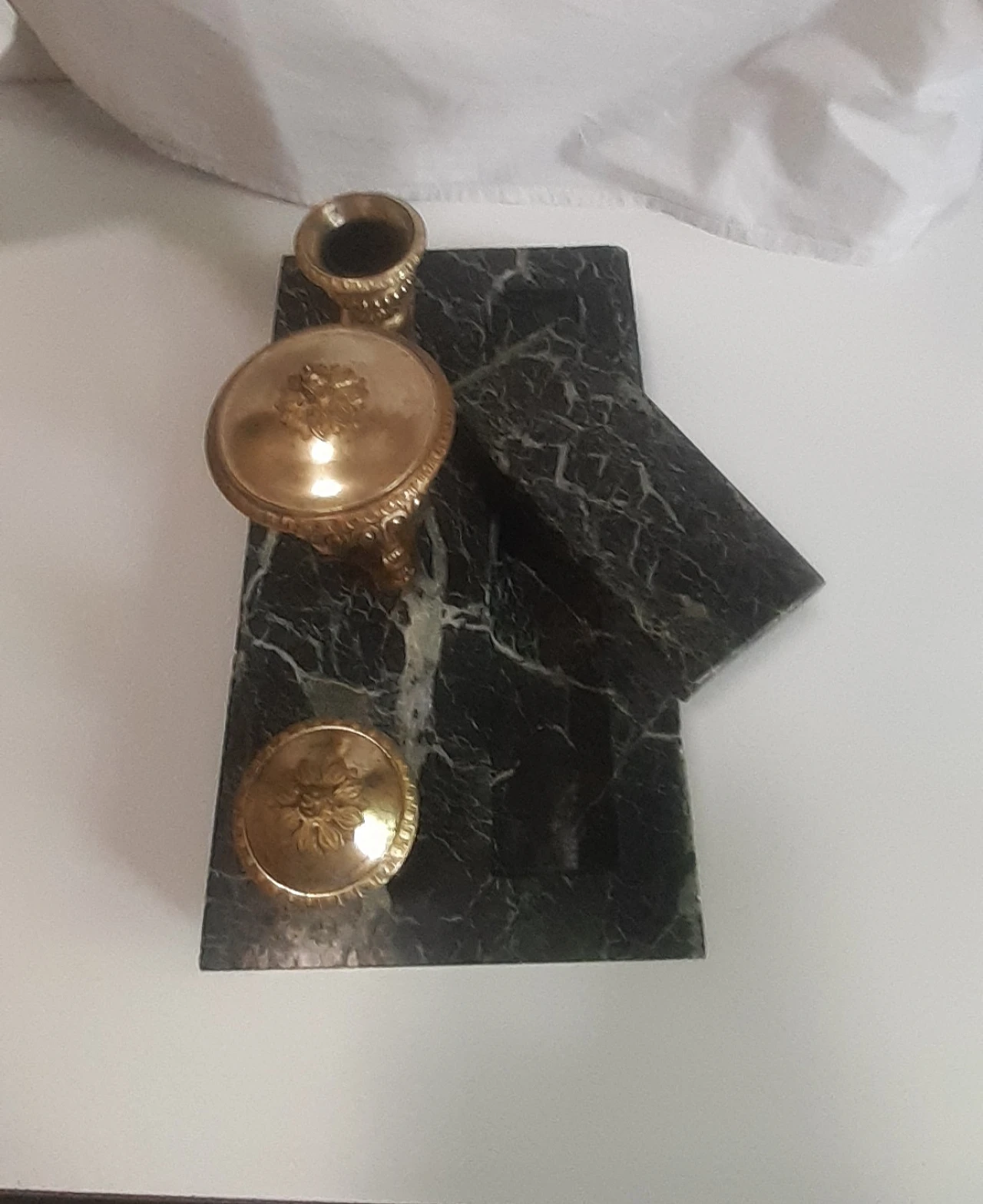 Green marble and brass inkwell, mid-19th century 6