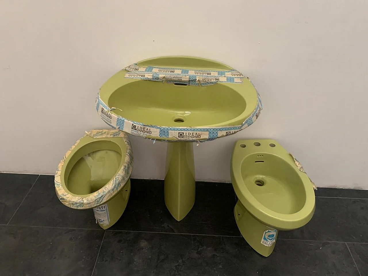 Lavandino, bidet e wc verdi Ellisse di Gio Ponti di Ideal Standard, anni '70 22