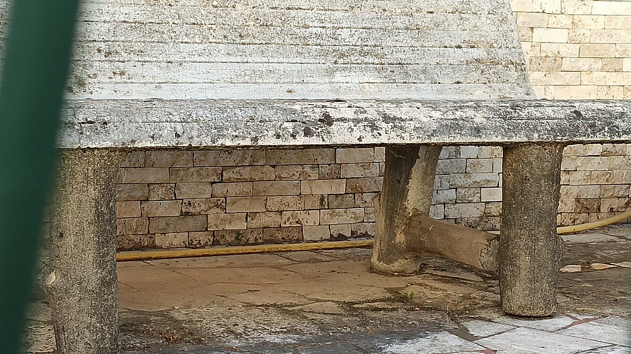 Panchina in cemento di Tasselli, anni '50 2