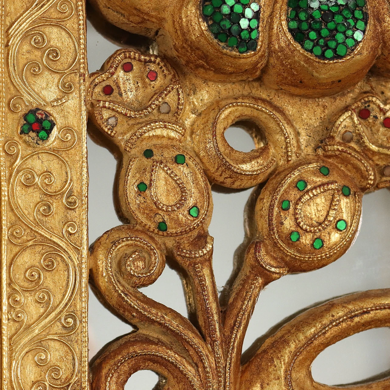 Oriental-style mirror carved with phytomorphic and floral motifs 7