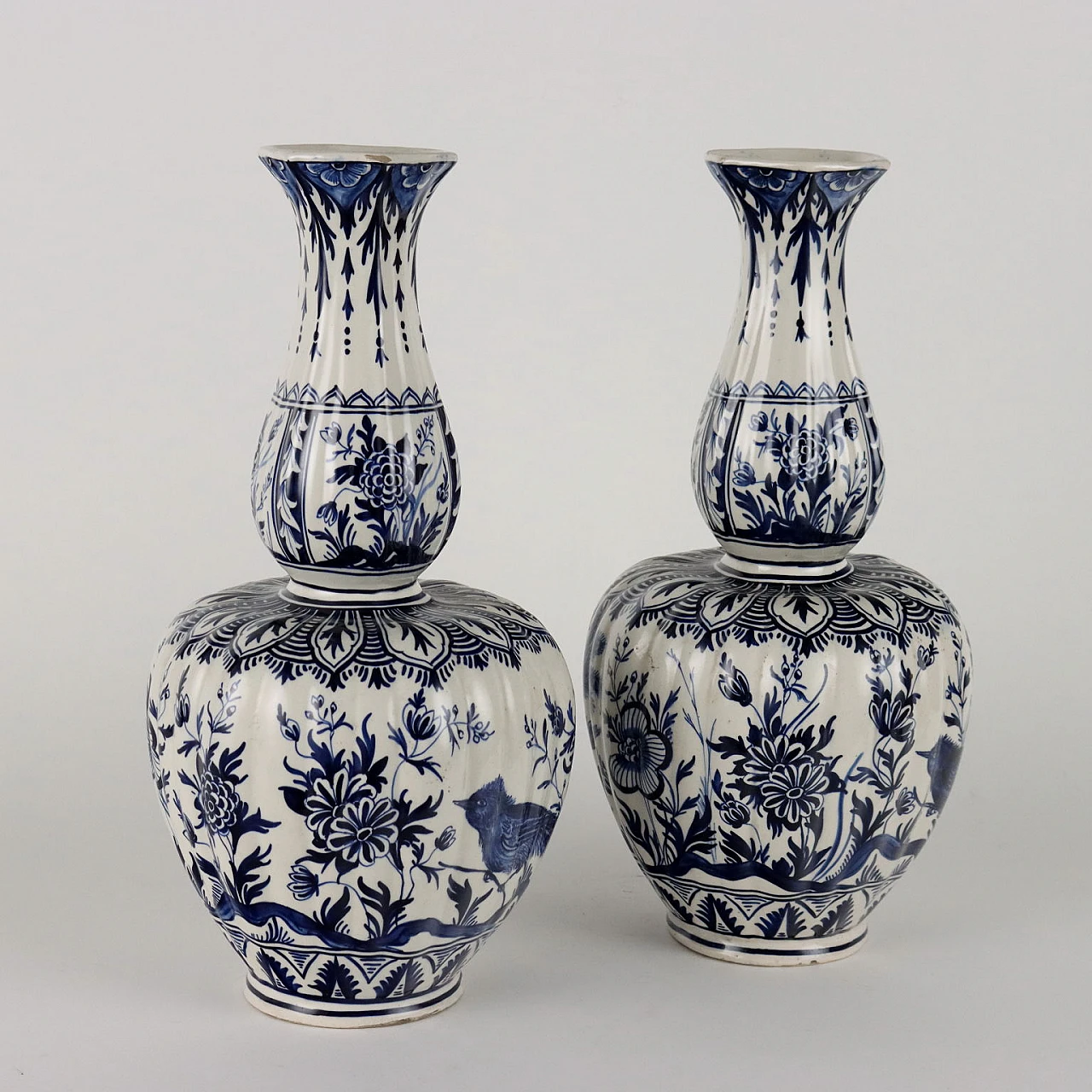 Coppia di vasi in maiolica di Delft con decoro chinoiserie, fine '800 8