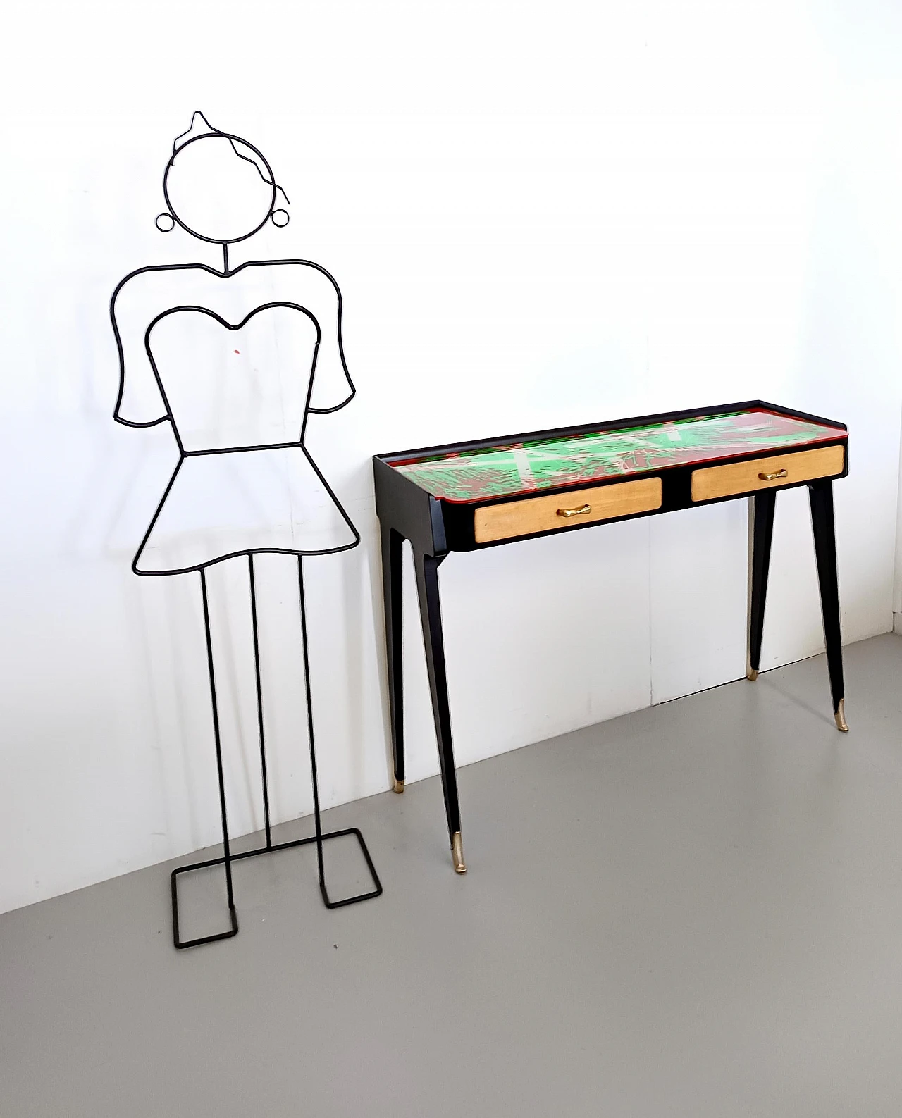 Consolle in faggio nero con piano in vetro rosso e verde, anni '50 4
