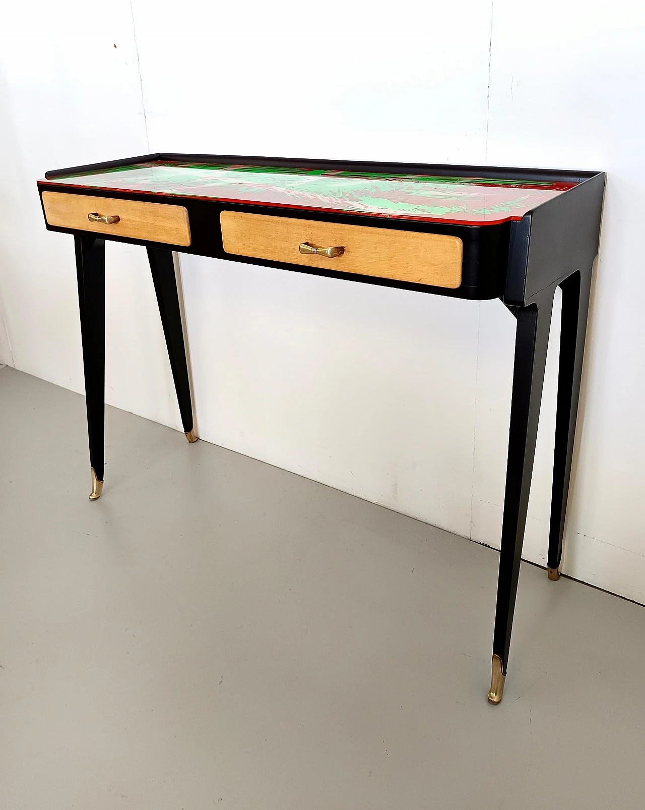 Consolle in faggio nero con piano in vetro rosso e verde, anni '50 5