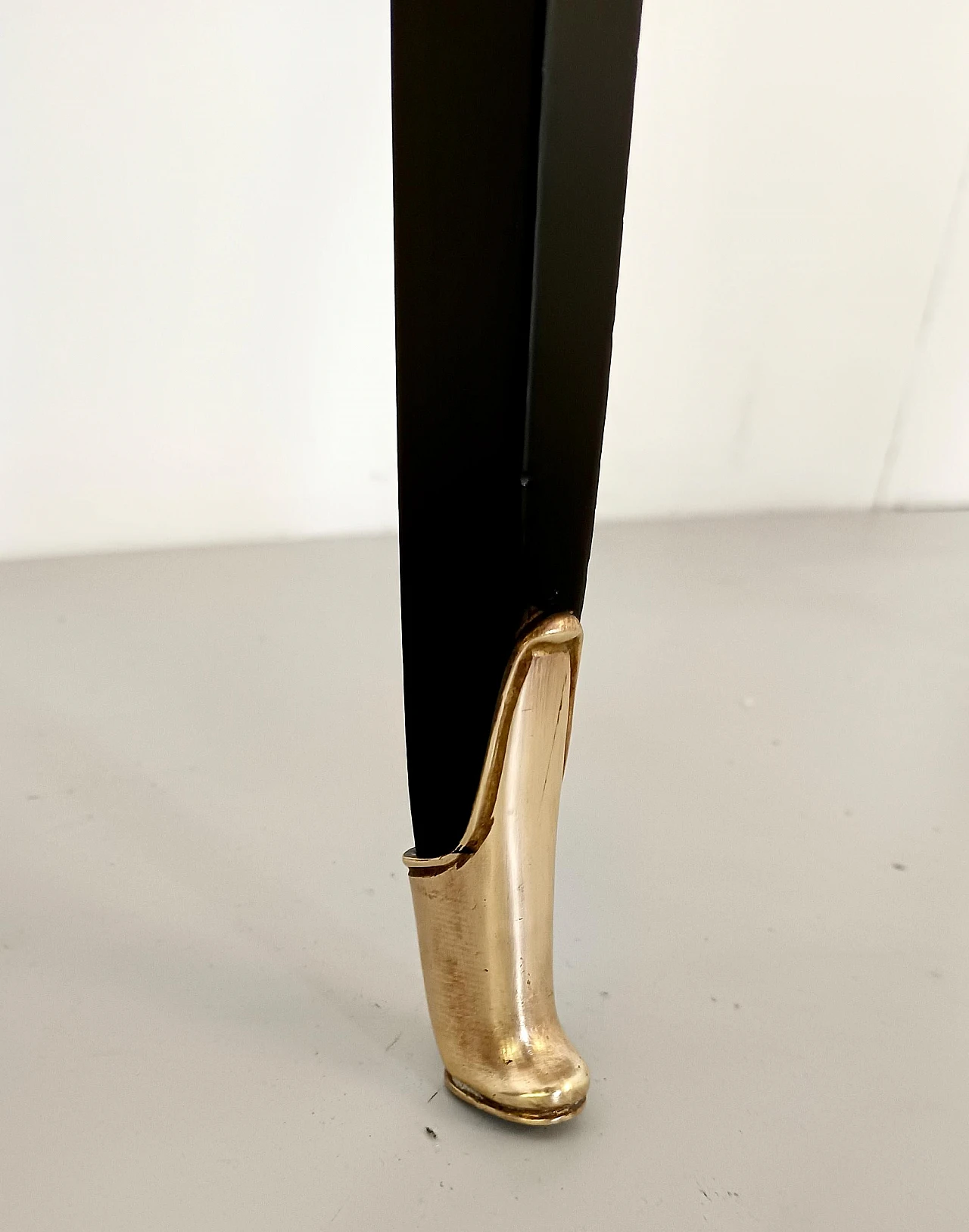 Consolle in faggio nero con piano in vetro rosso e verde, anni '50 14