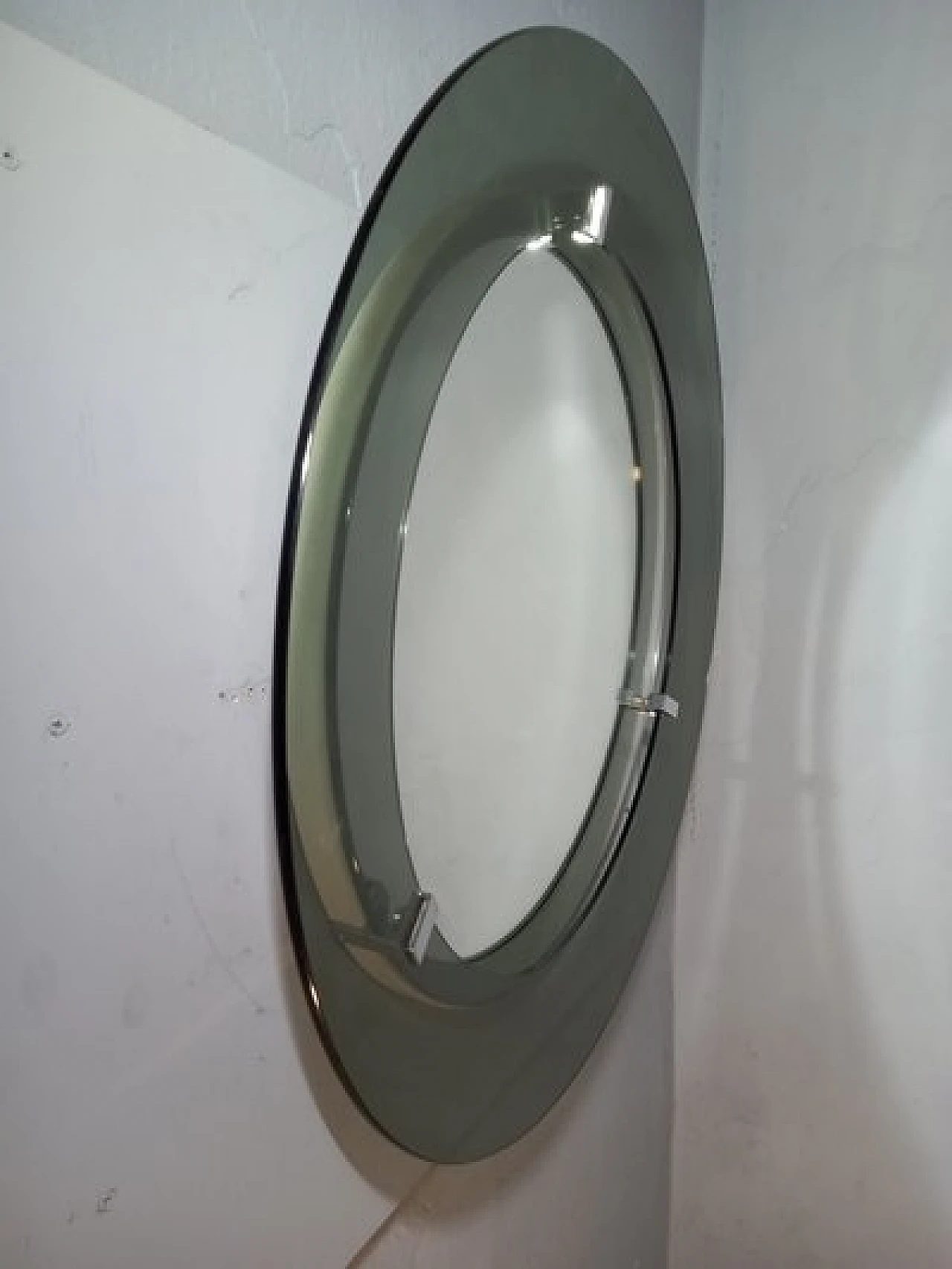 Specchio da parete rotondo in vetro fumé di Veca, anni '50 3