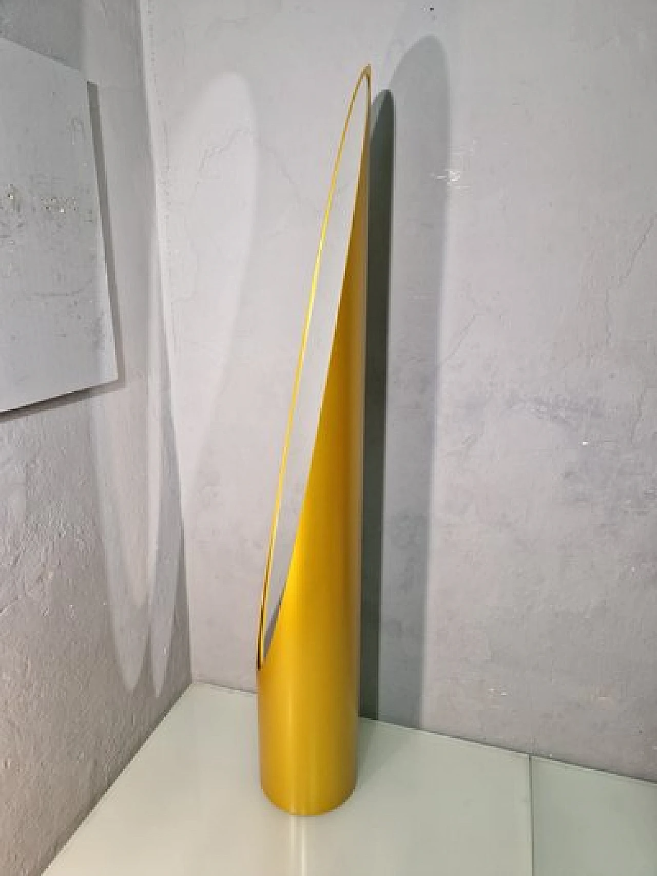 Specchio da terra Unghia in legno e pvc oro, anni 2000 5