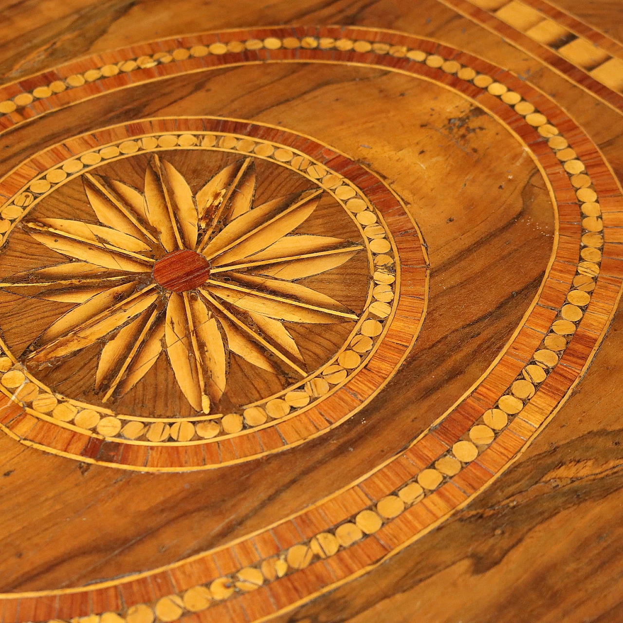 Coppia di comò Luigi XVI in legno intarsiato 3