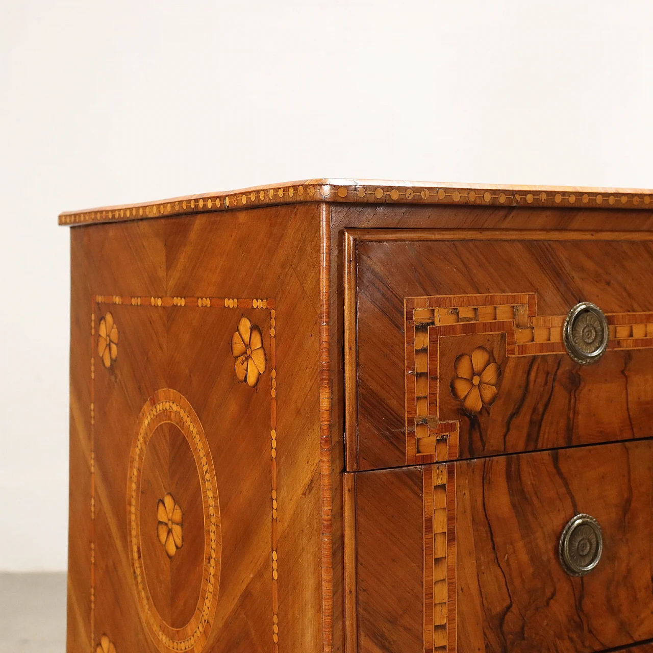 Coppia di comò Luigi XVI in legno intarsiato 4