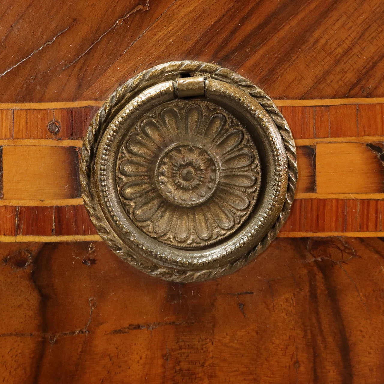Coppia di comò Luigi XVI in legno intarsiato 8