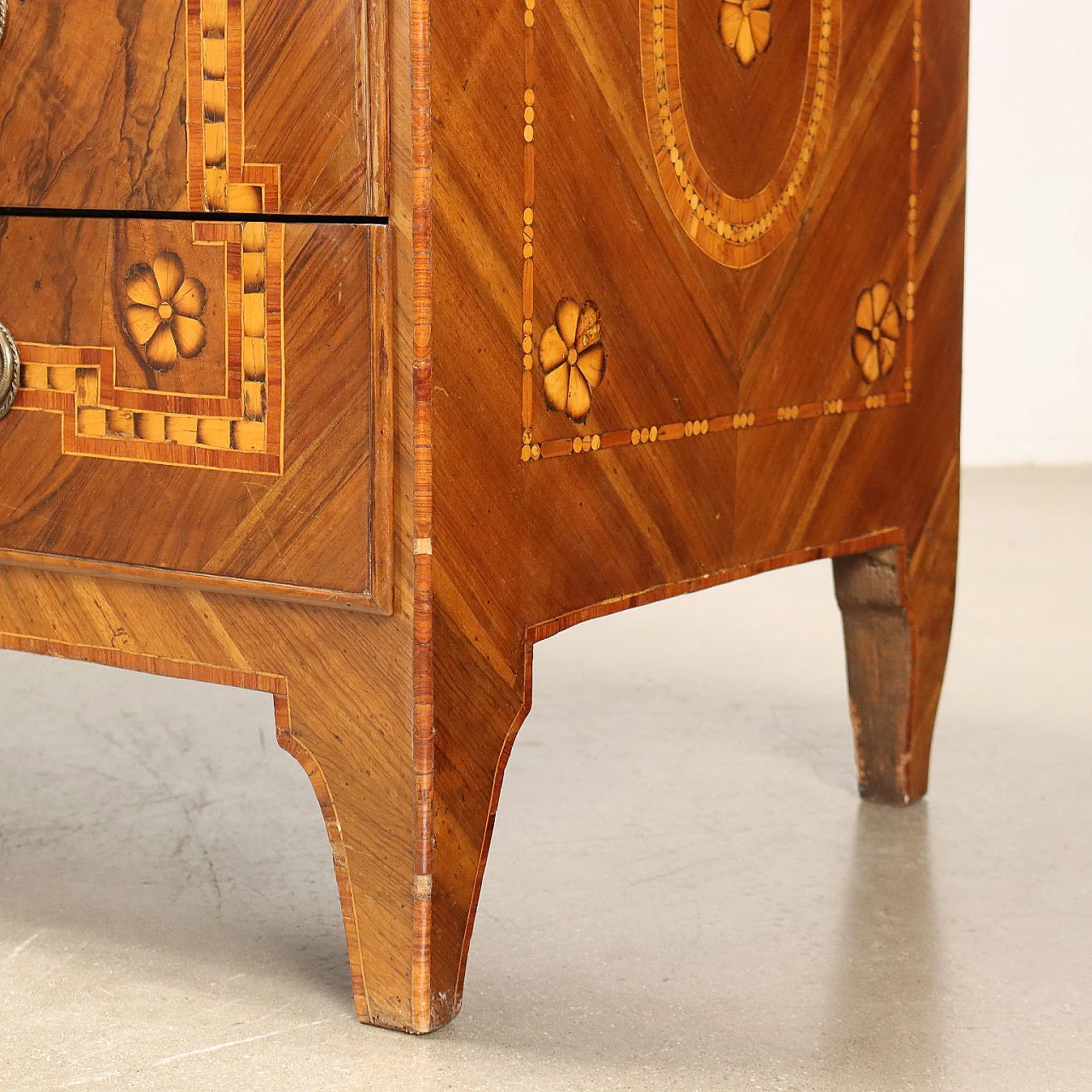 Coppia di comò Luigi XVI in legno intarsiato 10