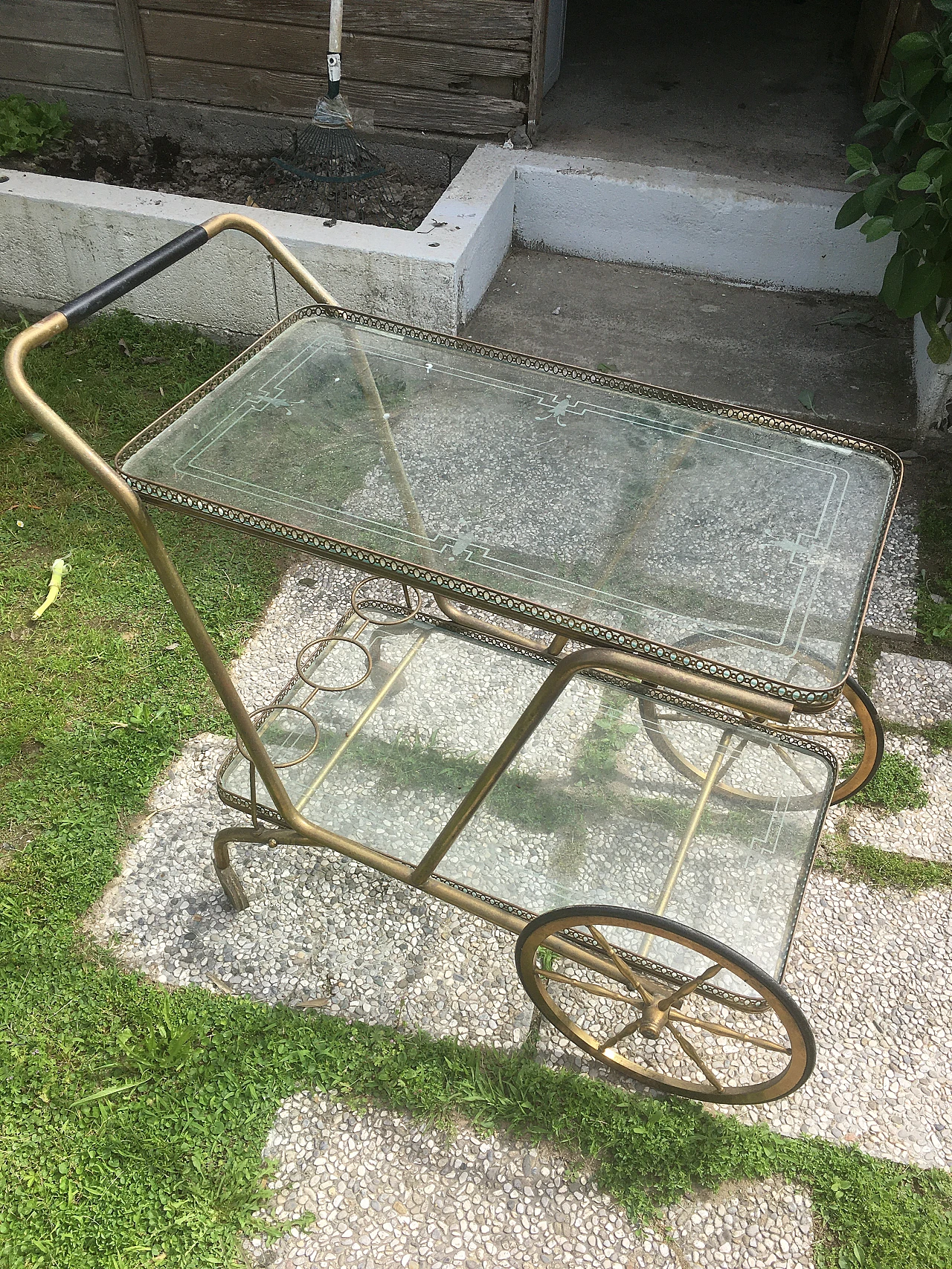 Carrello in ottone e vetro, anni '50 2
