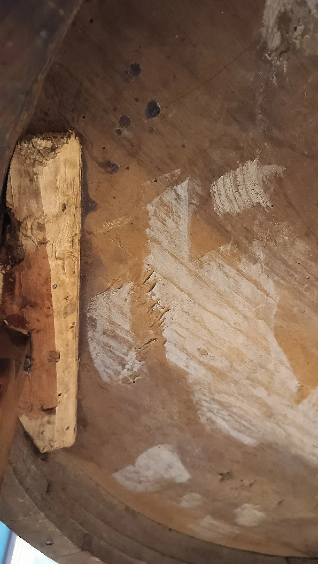 Tavolo Impero rotondo in ciliegio e bronzo dorato, inizio '800 11