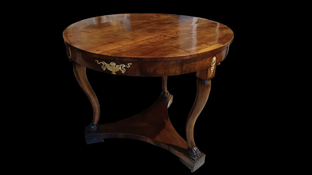 Tavolo Impero rotondo in ciliegio e bronzo dorato, inizio '800 12