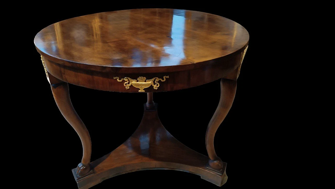 Tavolo Impero rotondo in ciliegio e bronzo dorato, inizio '800 13