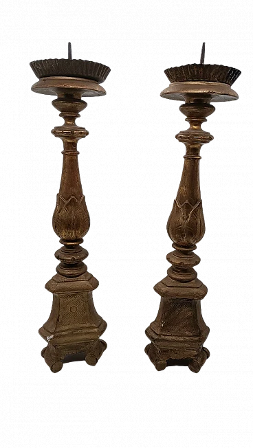 Coppia di candelieri in legno dorato, inizio '800