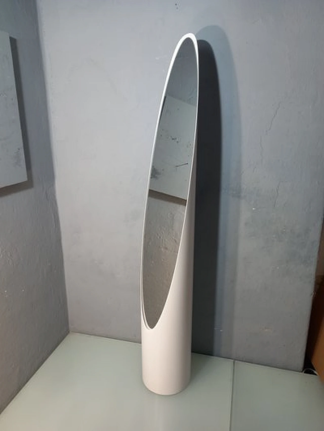 Specchio da terra Unghia in legno e pvc bianco, anni 2000 1