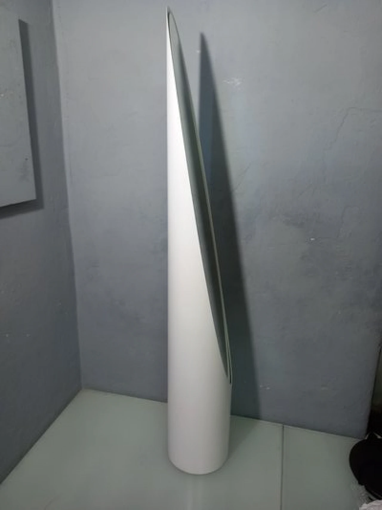 Specchio da terra Unghia in legno e pvc bianco, anni 2000 21