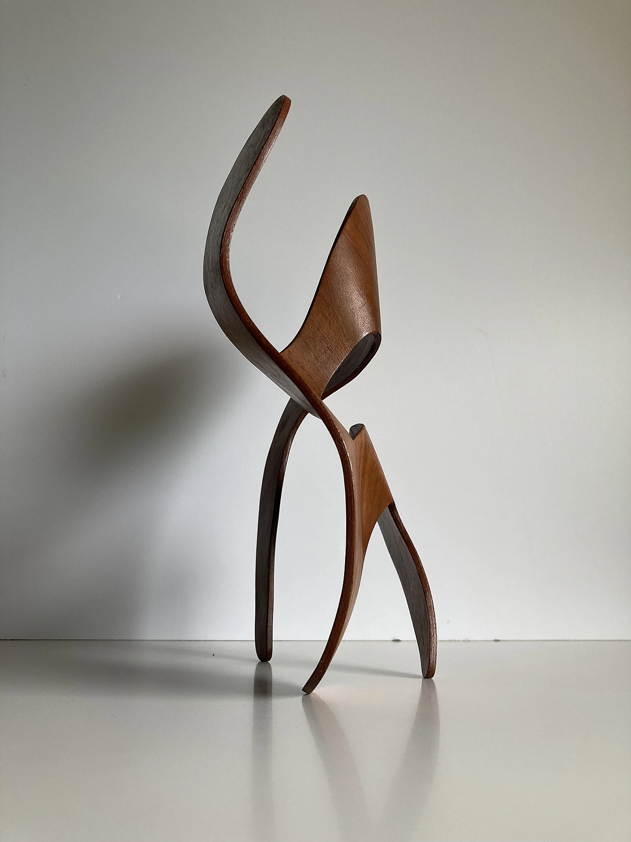 Mrs. Charles Eames, The shadow does not bend, walnut plywood sculpture 44
