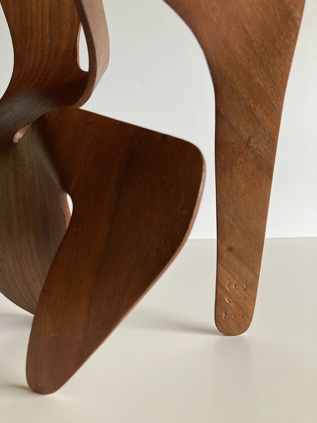 Mrs. Charles Eames, The shadow does not bend, walnut plywood sculpture 46