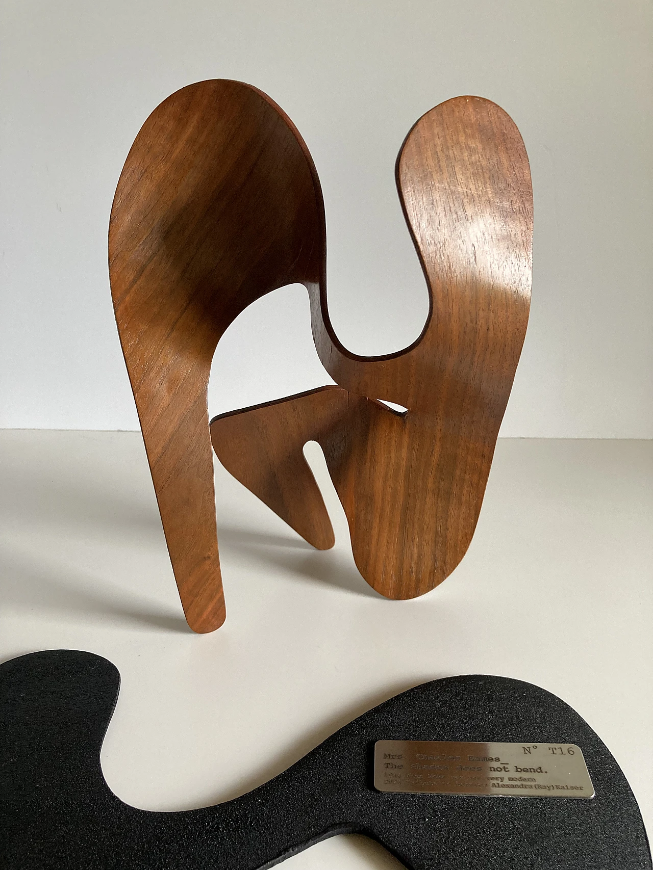 Mrs. Charles Eames, The shadow does not bend, walnut plywood sculpture 51