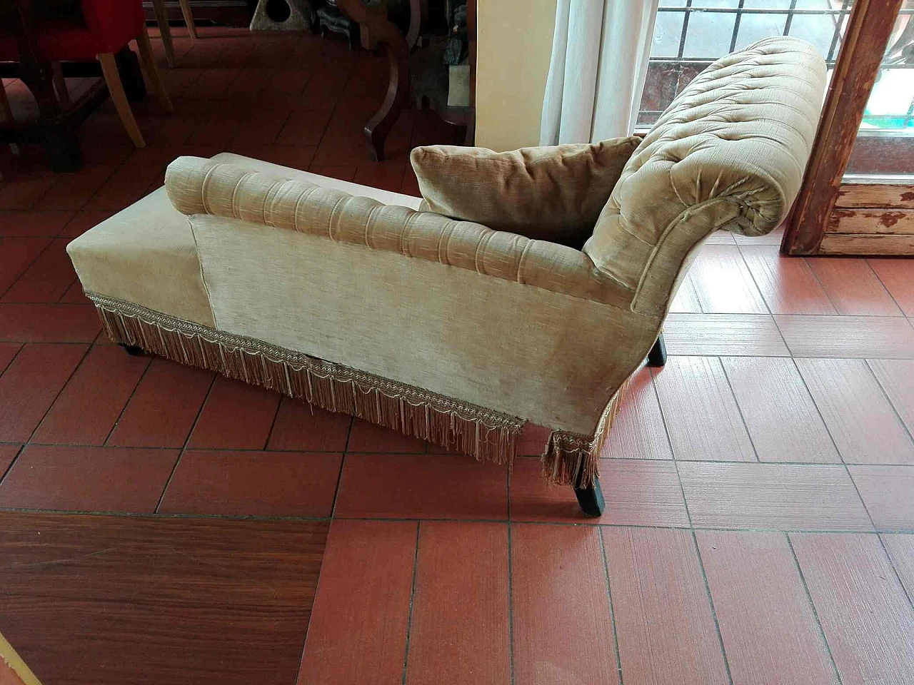 Coppia di dormeuse e schienale in velluto capitonné, anni '60 3