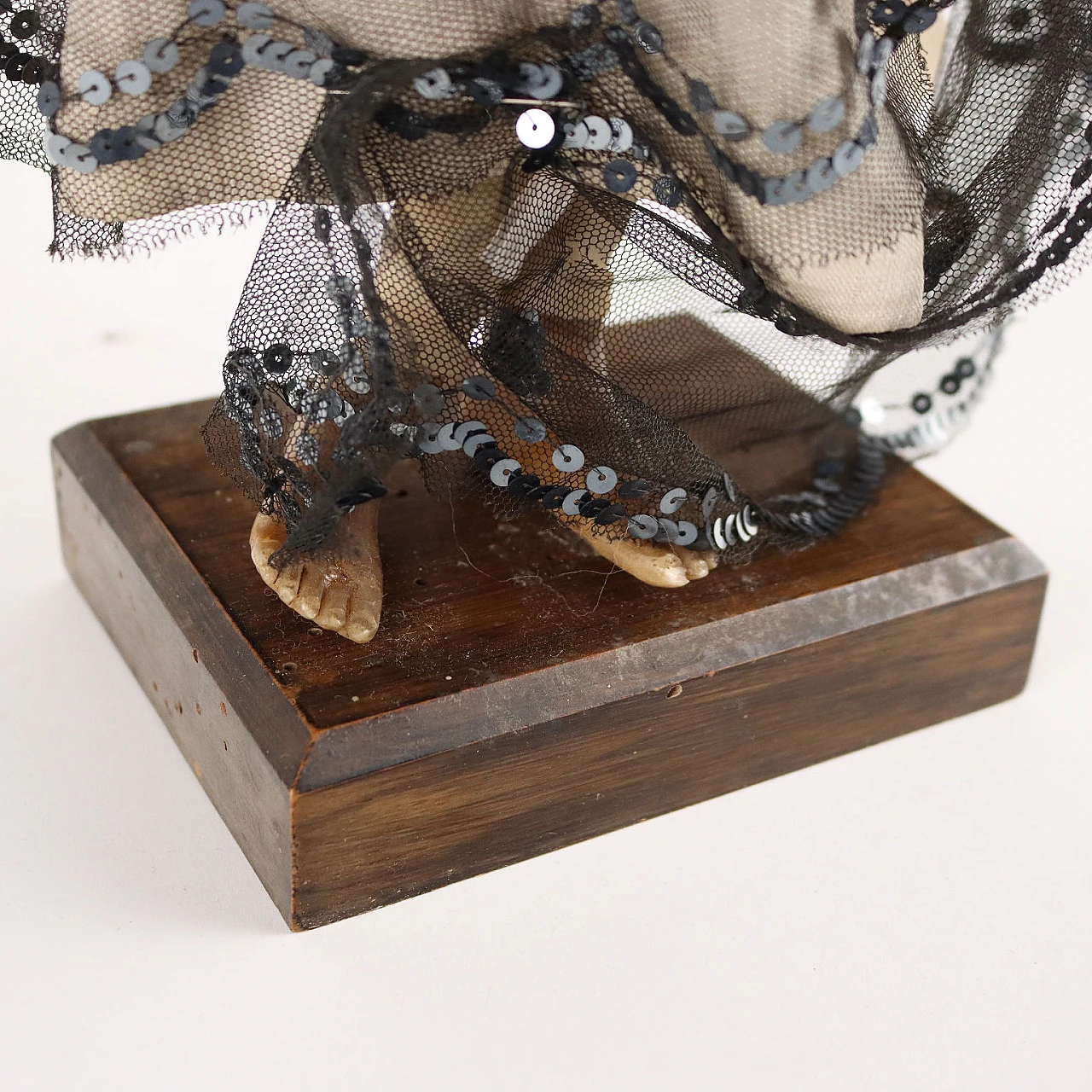 Female figure, wax and fabric sculpture, early 20th century 7