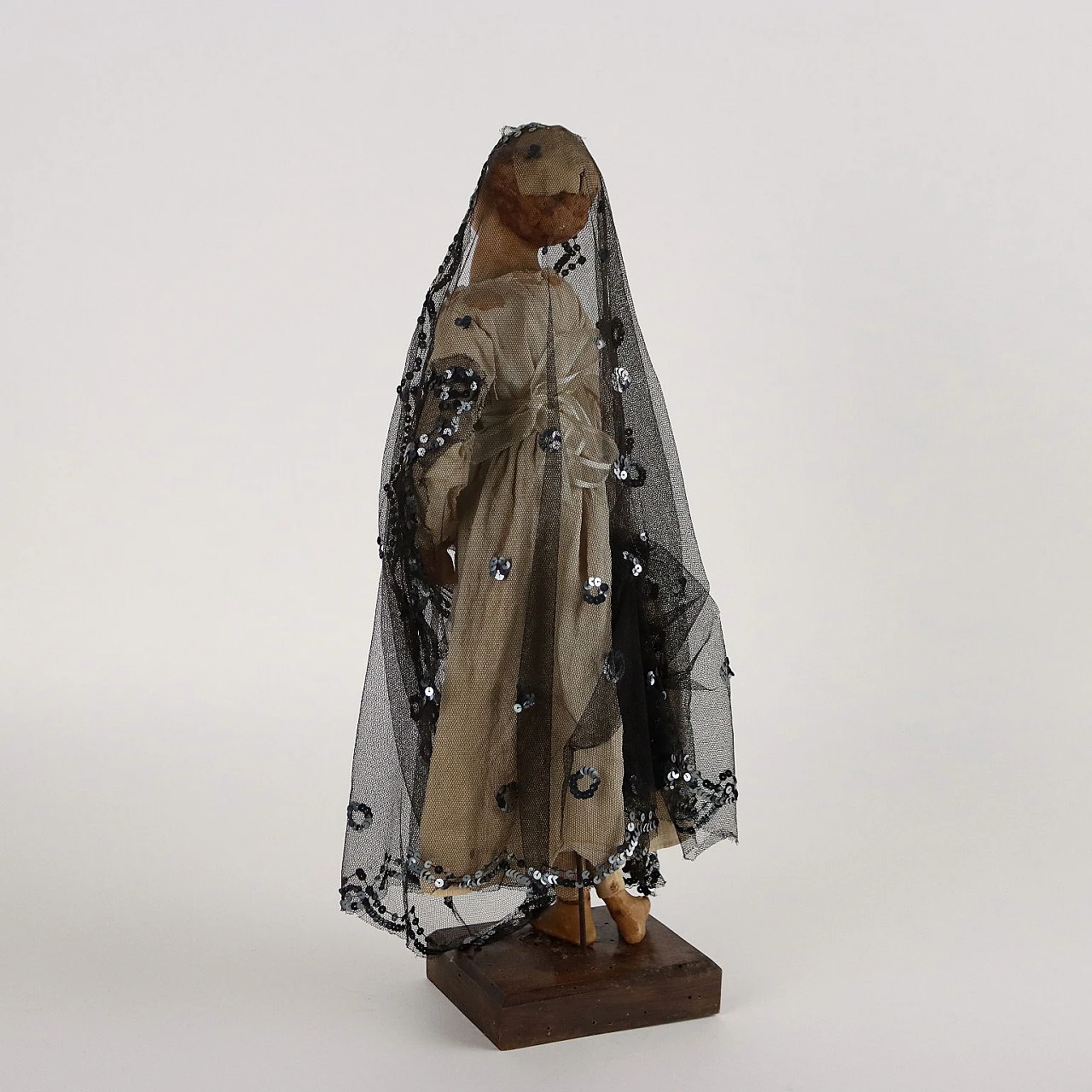 Female figure, wax and fabric sculpture, early 20th century 8