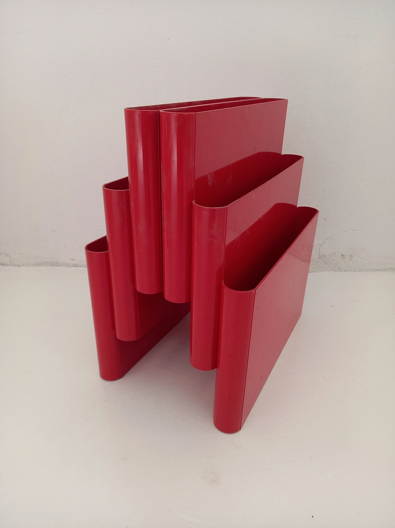 Porta riviste 4675 rosso di Giotto Stoppino per Kartell, anni '70 1