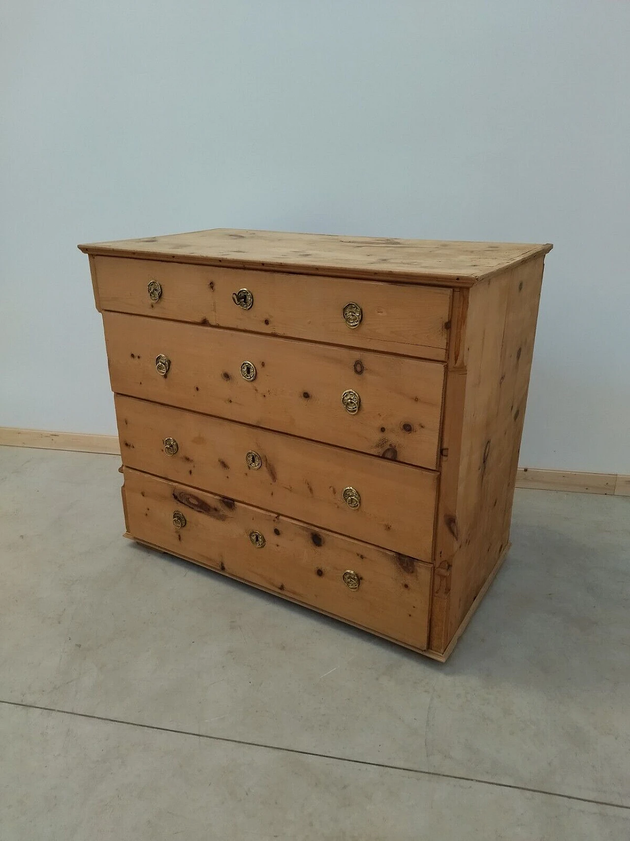 Cassettone tirolese in cirmolo massello, metà '800 1