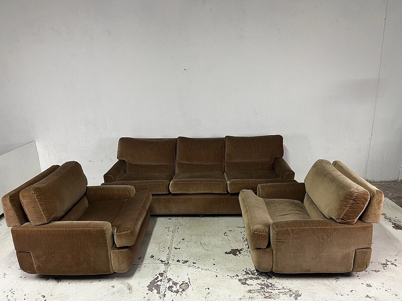 Sofa and pair of armchairs in beige fabric by Saporiti, 1970s 1