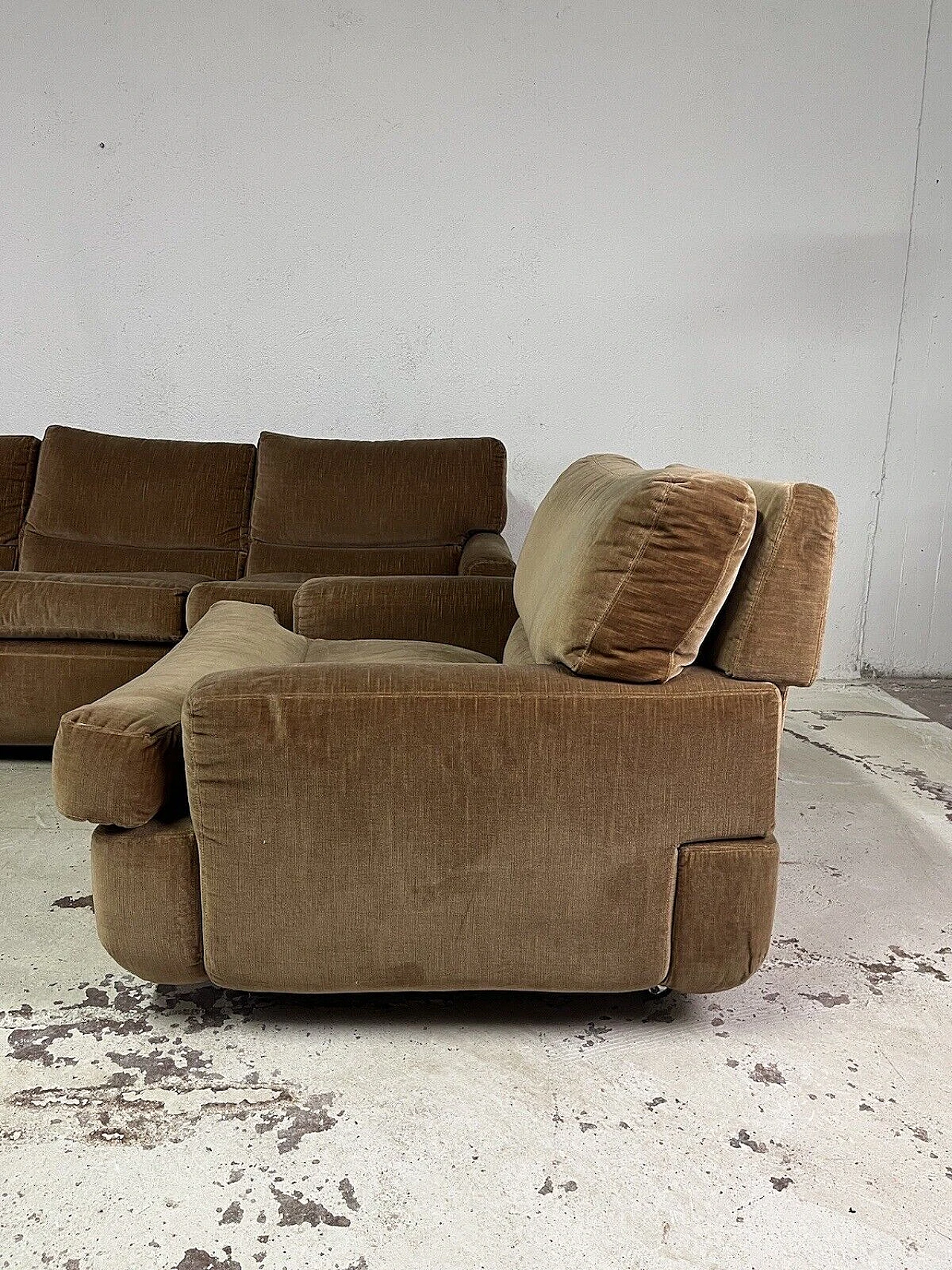 Sofa and pair of armchairs in beige fabric by Saporiti, 1970s 2