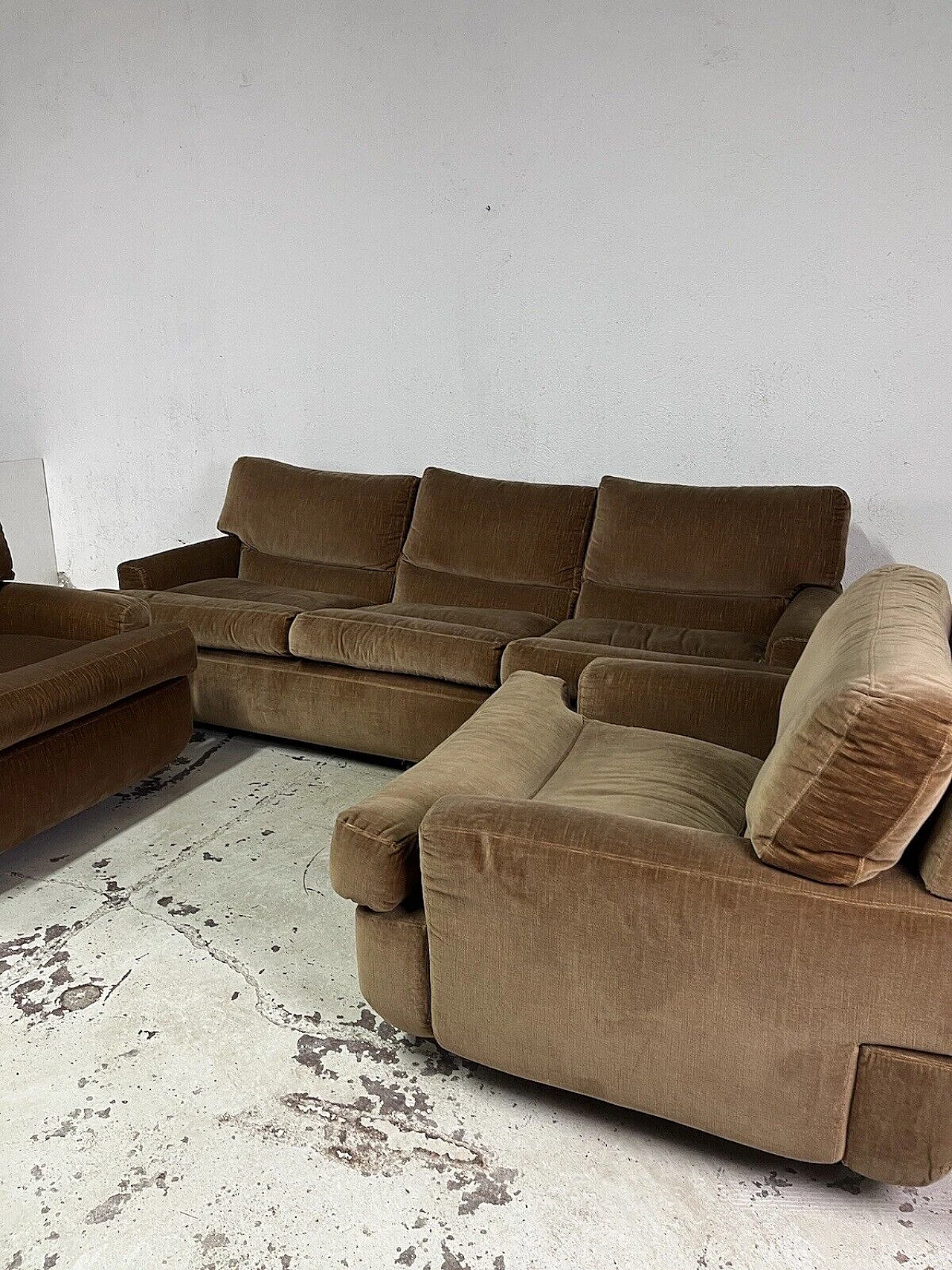 Sofa and pair of armchairs in beige fabric by Saporiti, 1970s 3