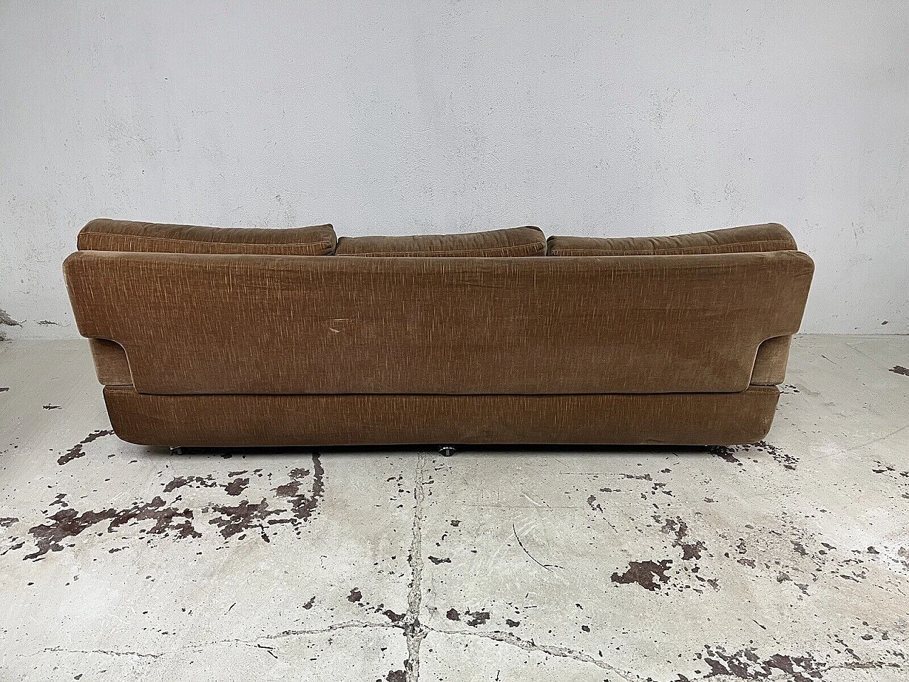 Sofa and pair of armchairs in beige fabric by Saporiti, 1970s 9