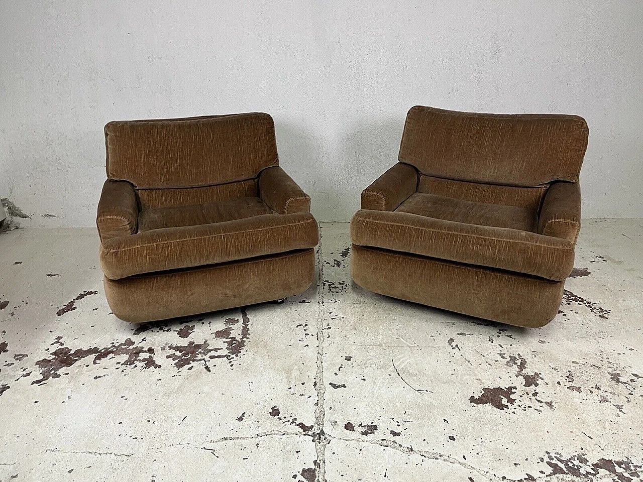 Sofa and pair of armchairs in beige fabric by Saporiti, 1970s 11