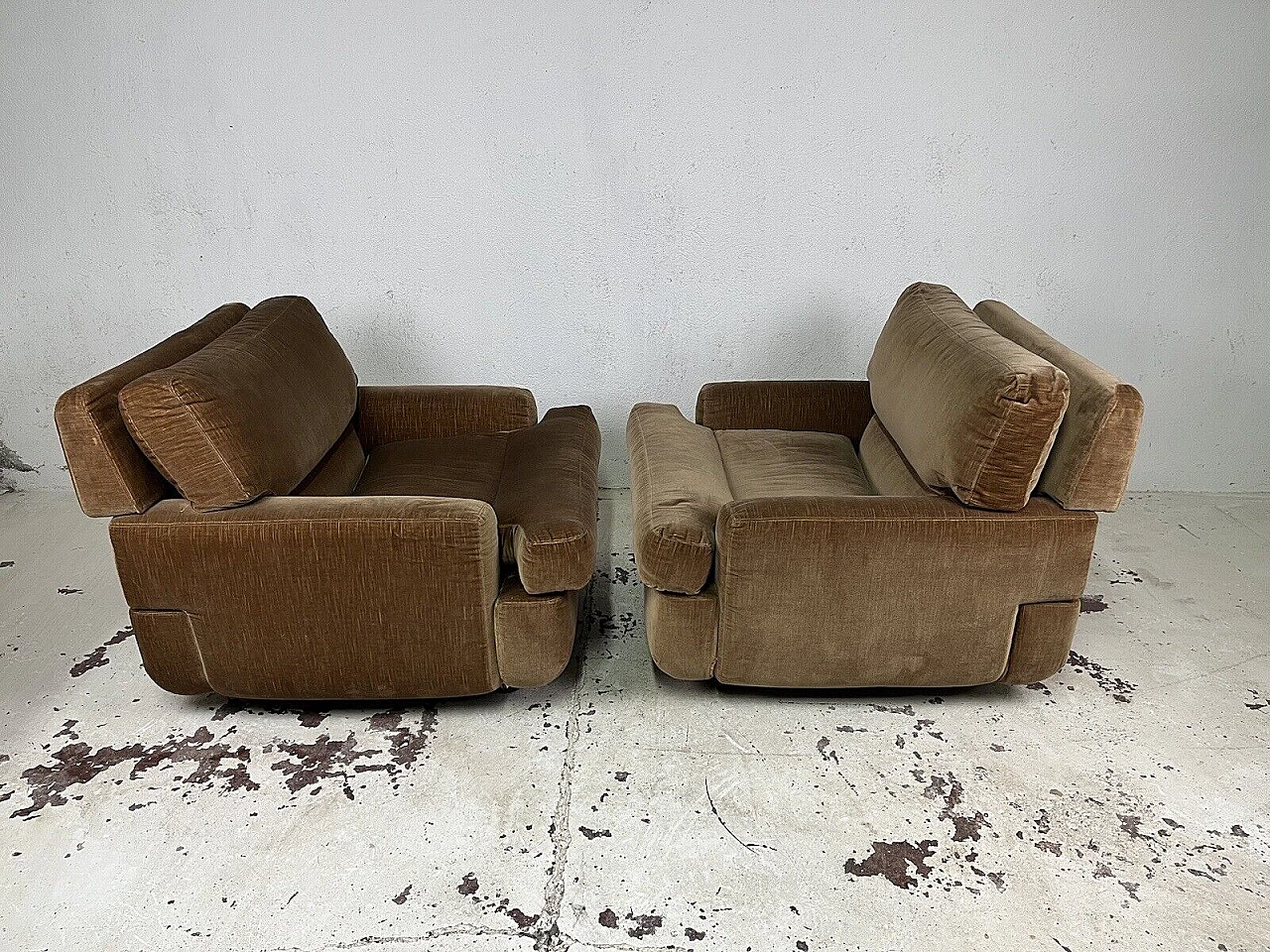 Sofa and pair of armchairs in beige fabric by Saporiti, 1970s 12