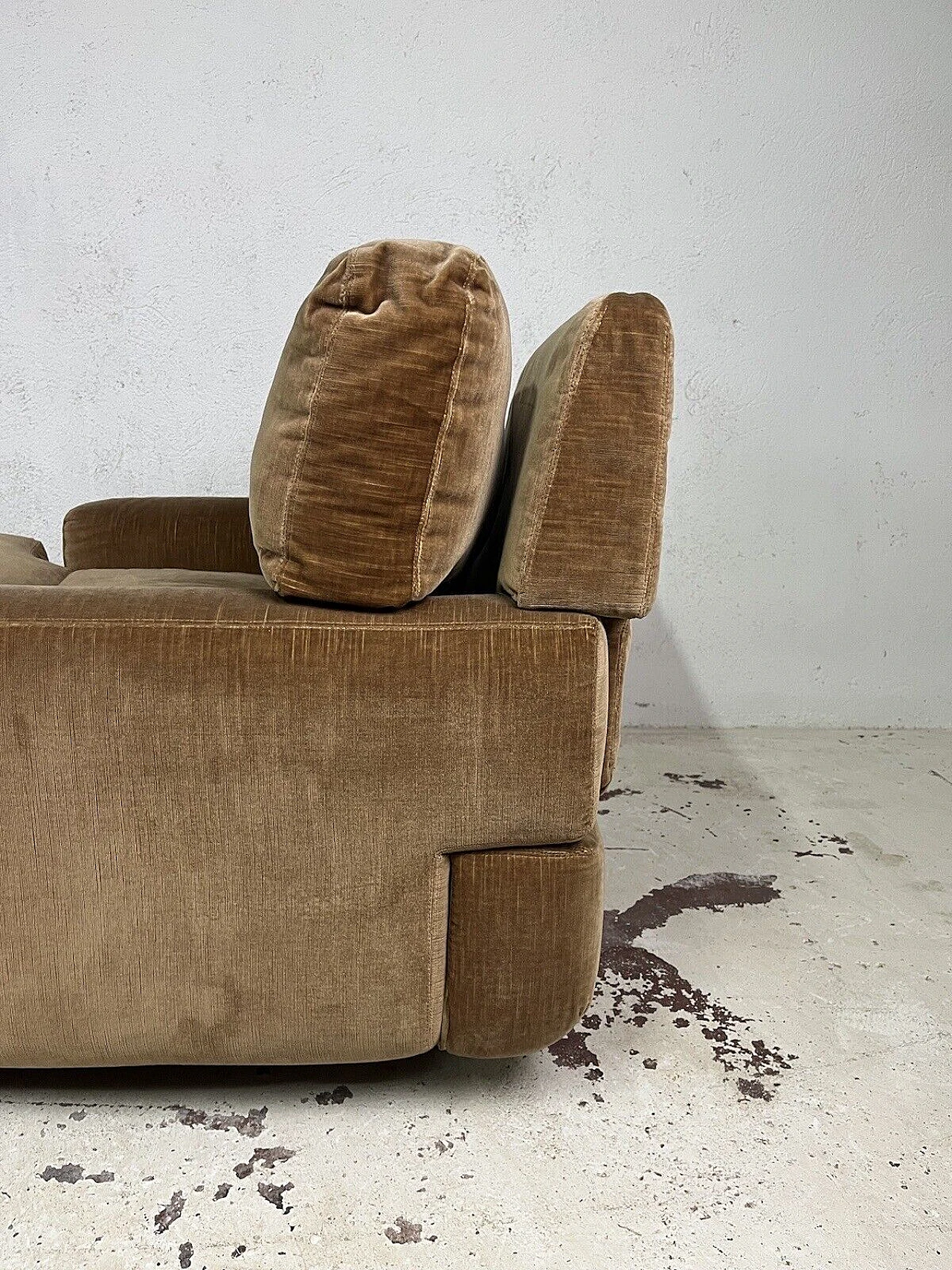 Sofa and pair of armchairs in beige fabric by Saporiti, 1970s 13