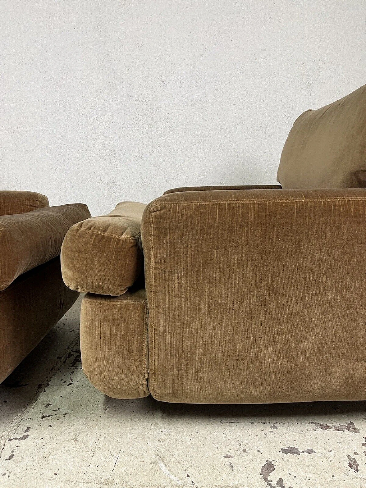 Sofa and pair of armchairs in beige fabric by Saporiti, 1970s 14