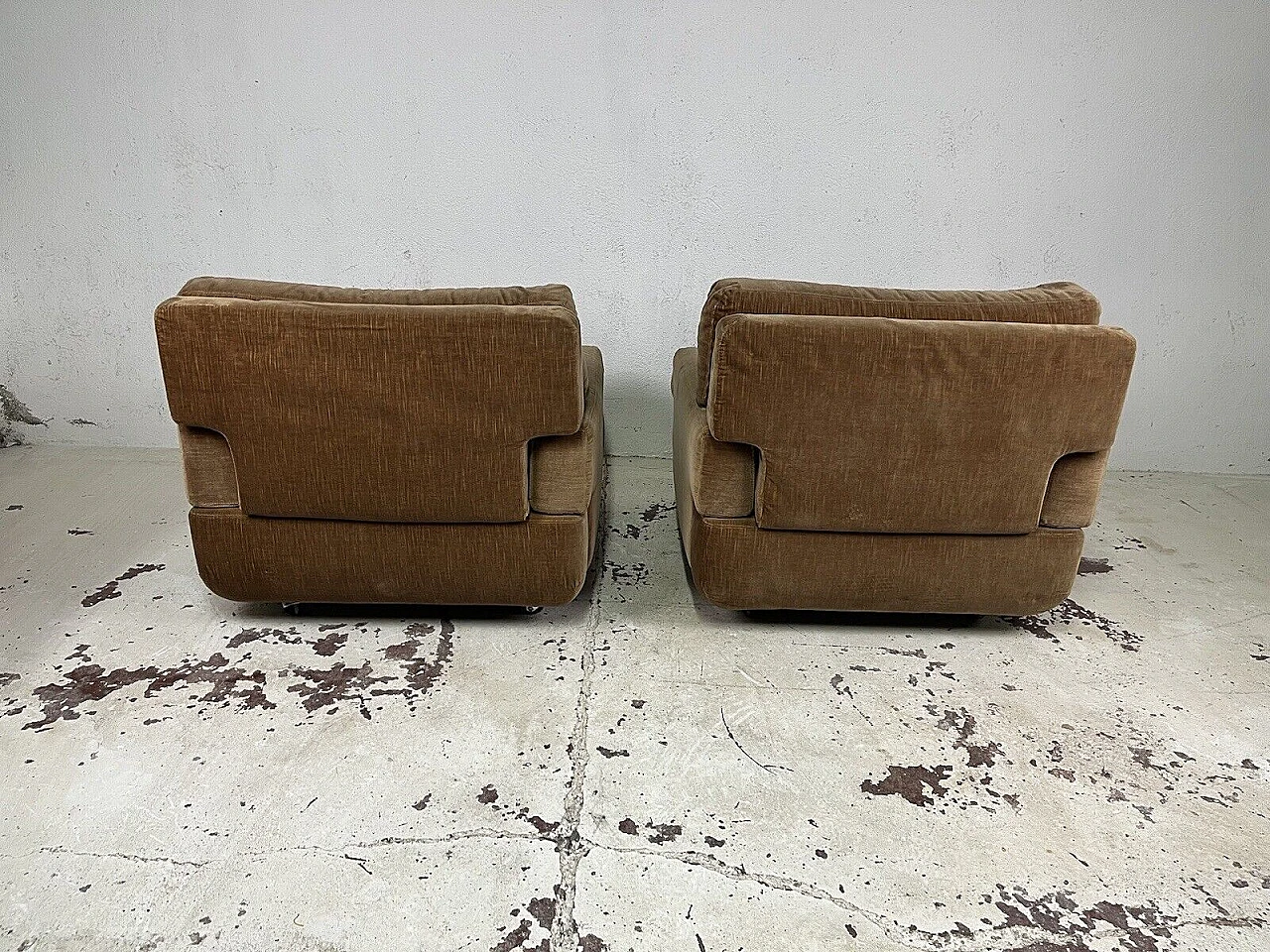 Sofa and pair of armchairs in beige fabric by Saporiti, 1970s 15