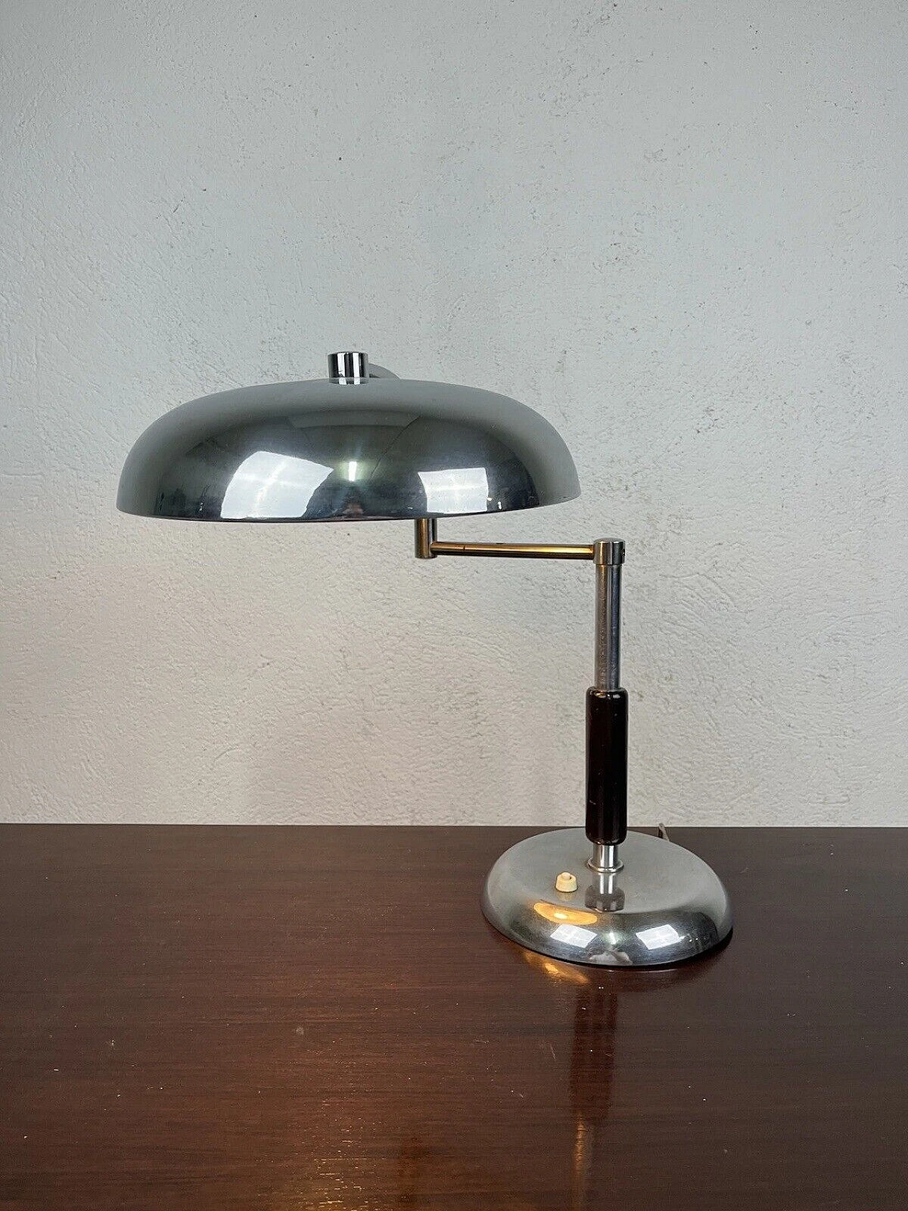 Lampada da tavolo ministeriale snodata in metallo e legno, anni '60 2