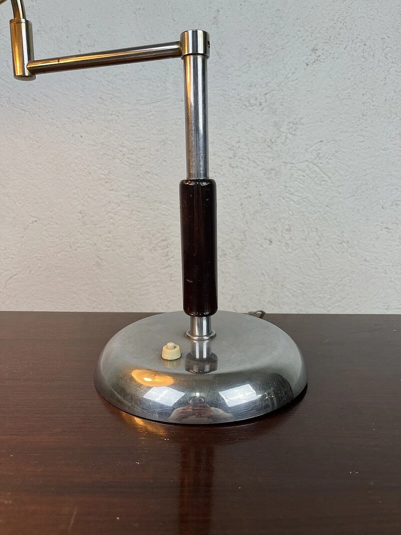 Lampada da tavolo ministeriale snodata in metallo e legno, anni '60 3