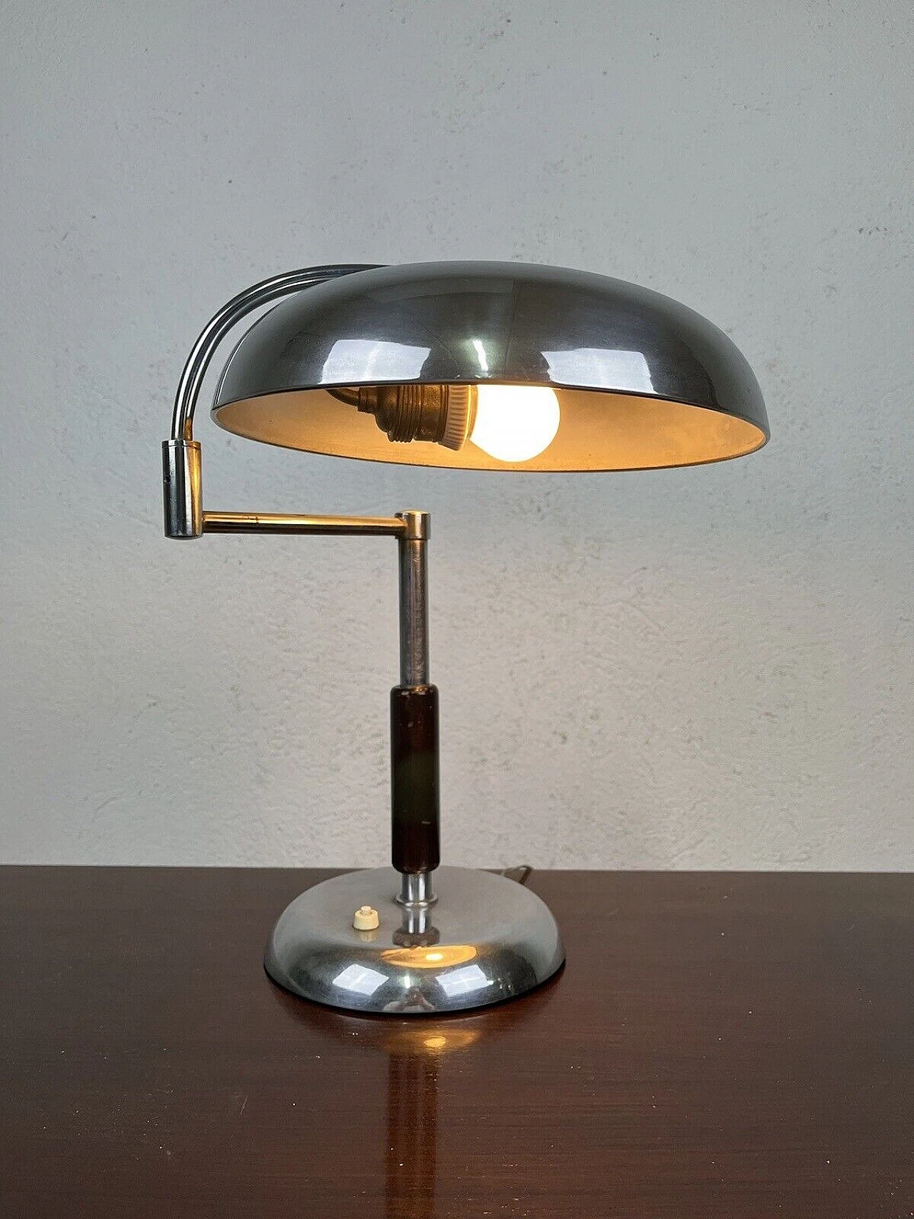 Lampada da tavolo ministeriale snodata in metallo e legno, anni '60 6