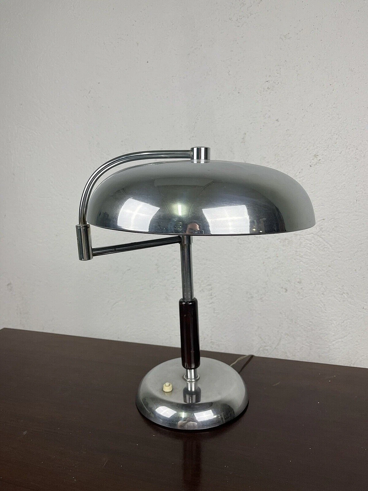 Lampada da tavolo ministeriale snodata in metallo e legno, anni '60 7