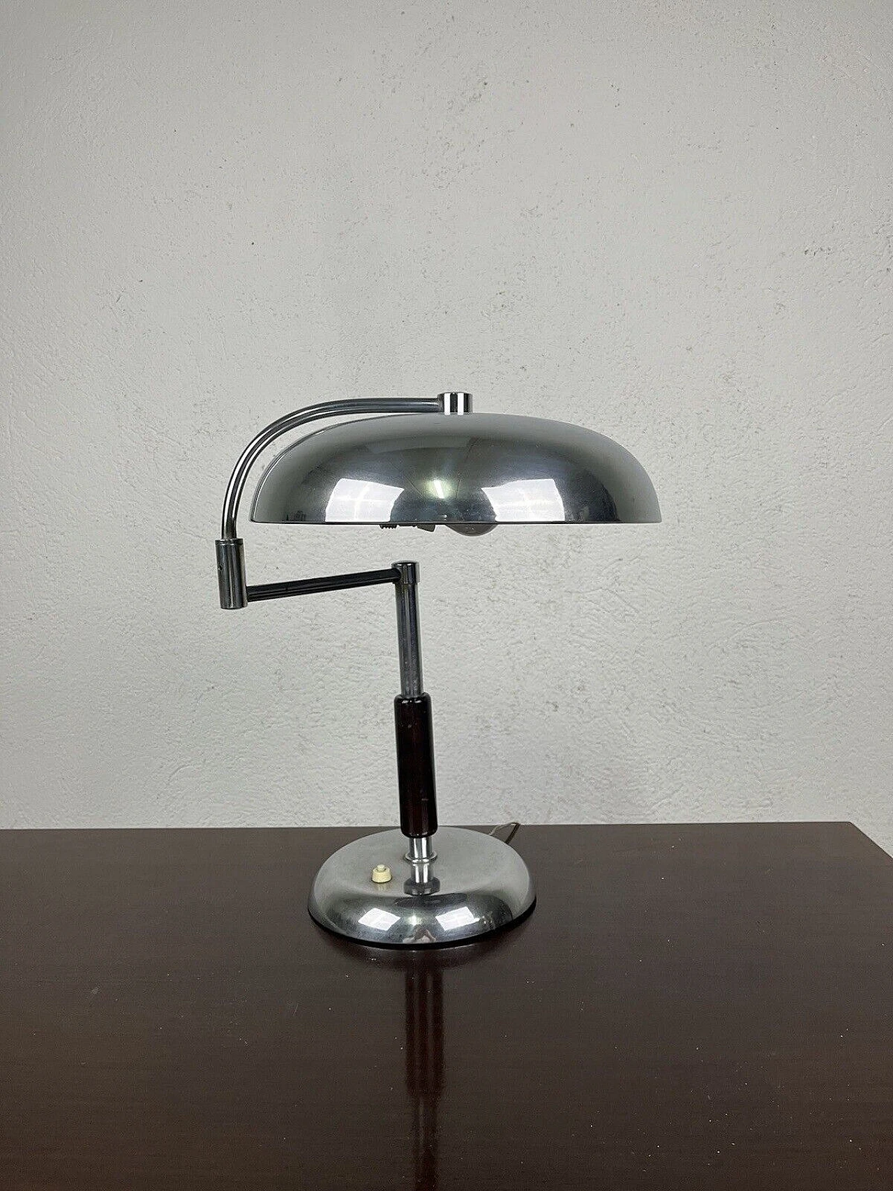 Lampada da tavolo ministeriale snodata in metallo e legno, anni '60 9