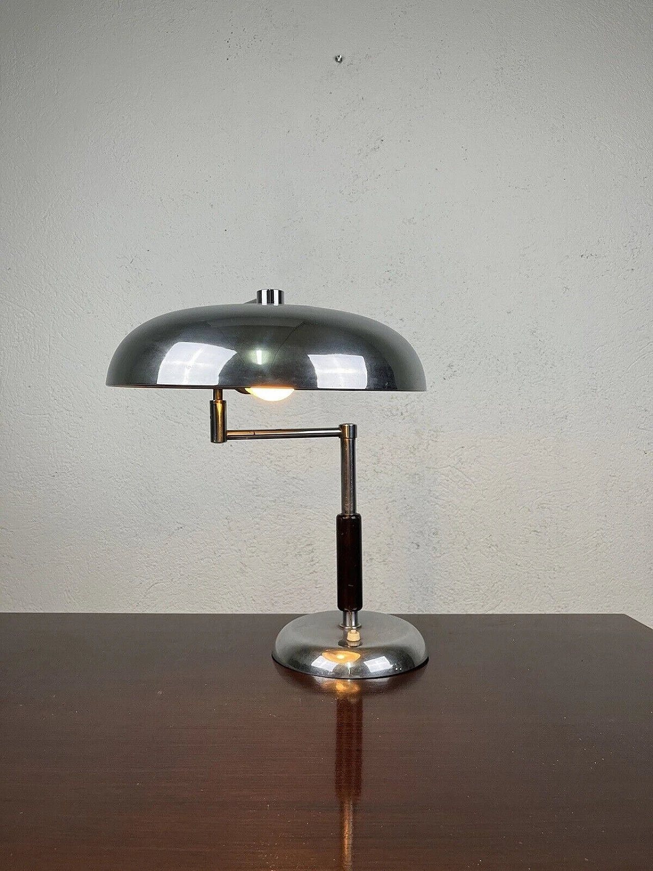 Lampada da tavolo ministeriale snodata in metallo e legno, anni '60 11
