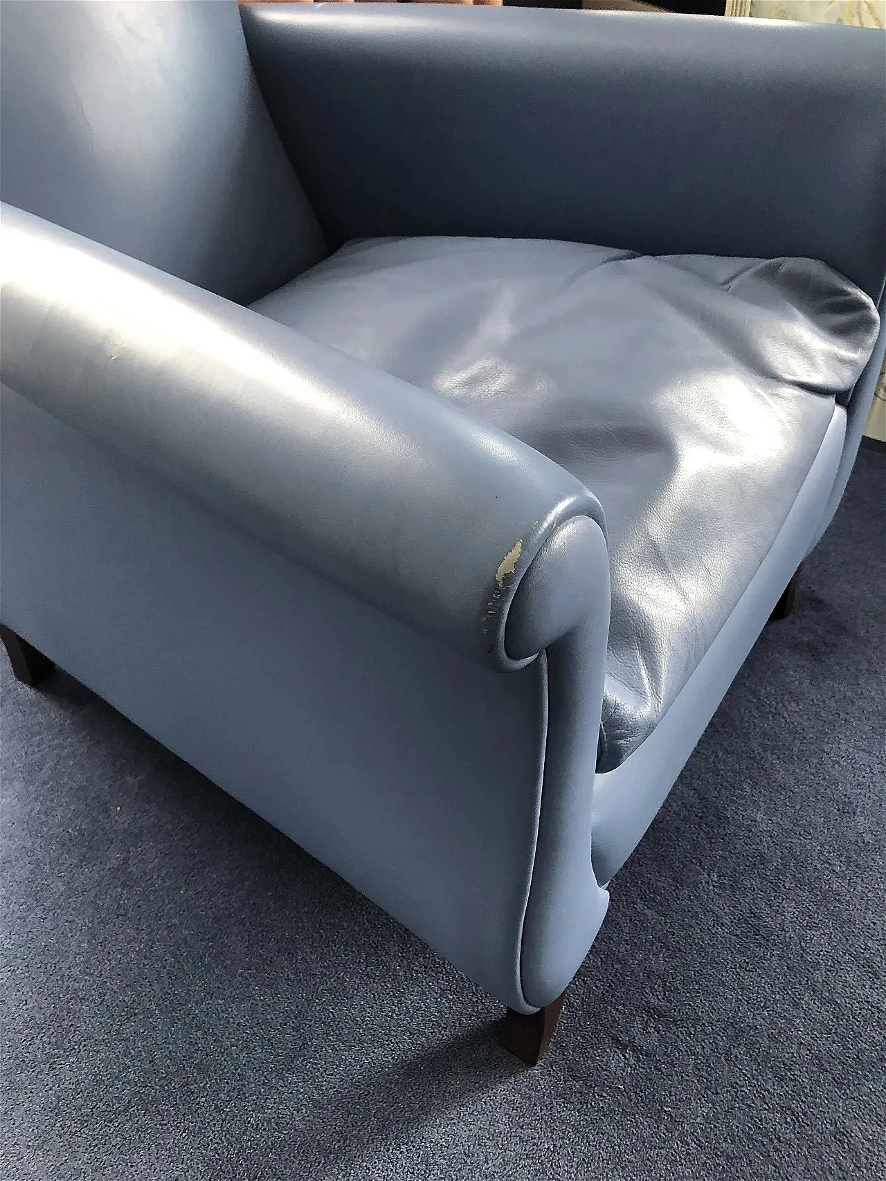 Poltrona Lyra in pelle celeste colosphere di Poltrona Frau 6