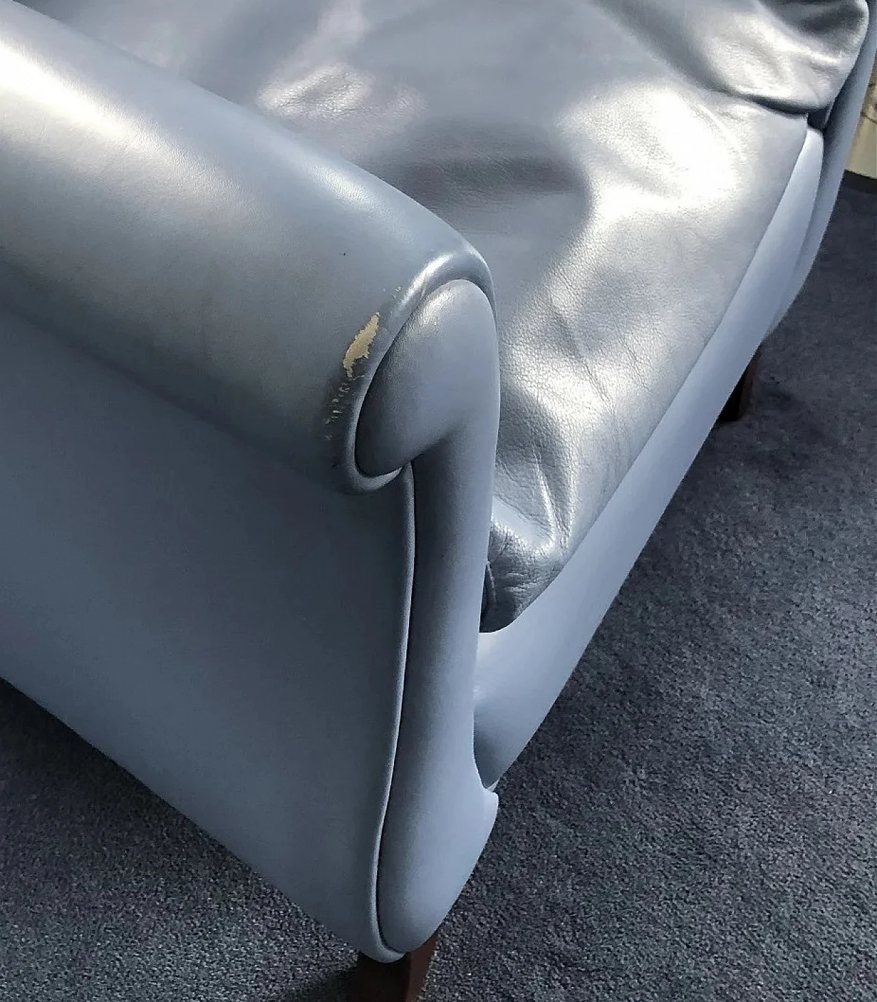 Poltrona Lyra in pelle celeste colosphere di Poltrona Frau 8