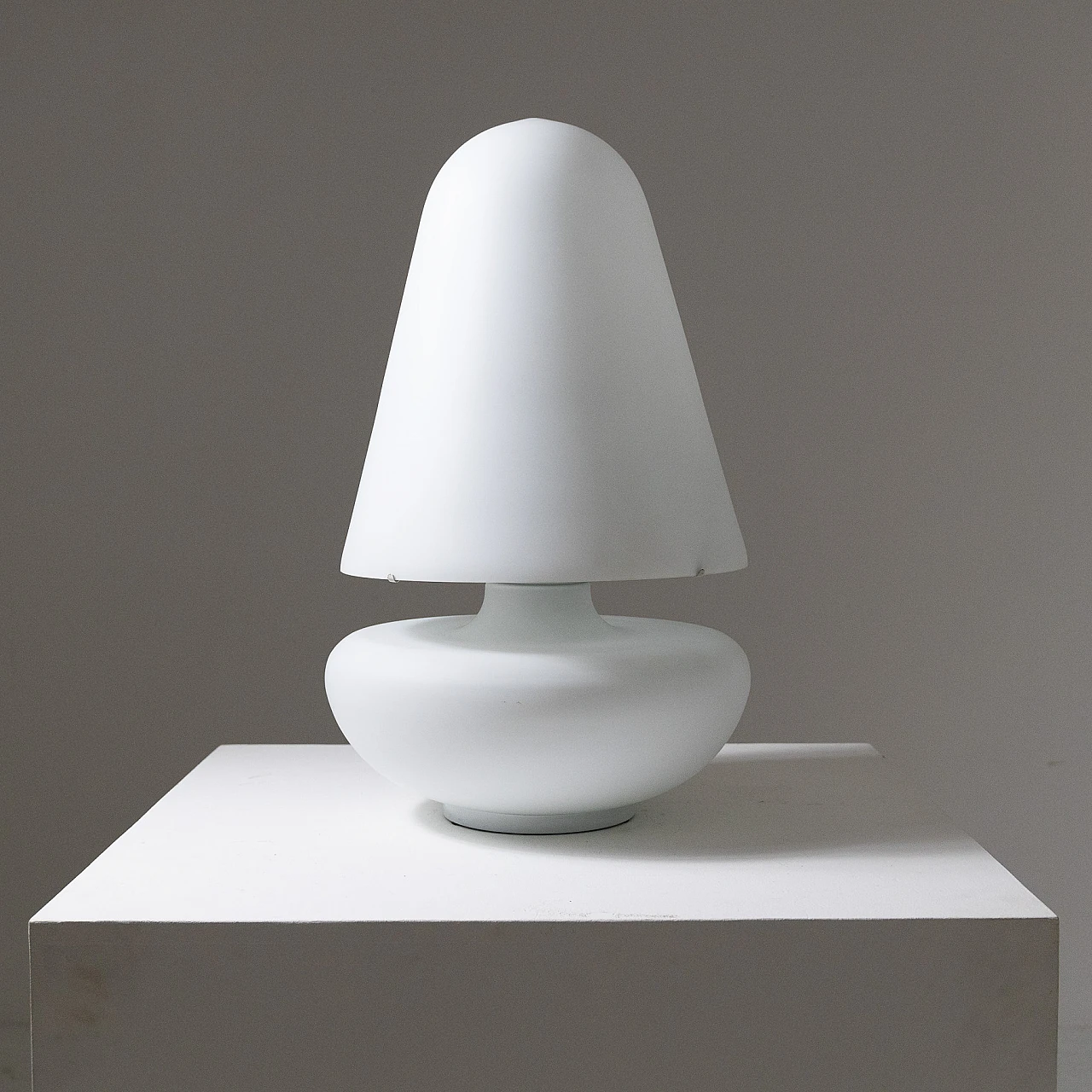 Lampada da tavolo in vetro satinato, anni '70 1