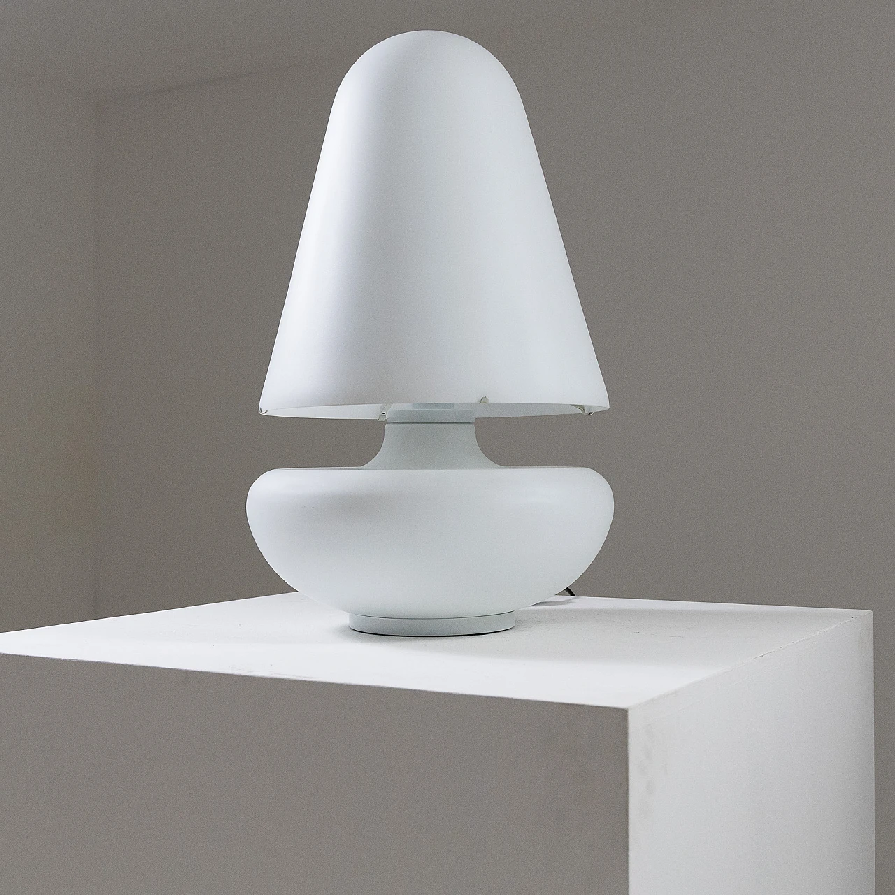 Lampada da tavolo in vetro satinato, anni '70 4