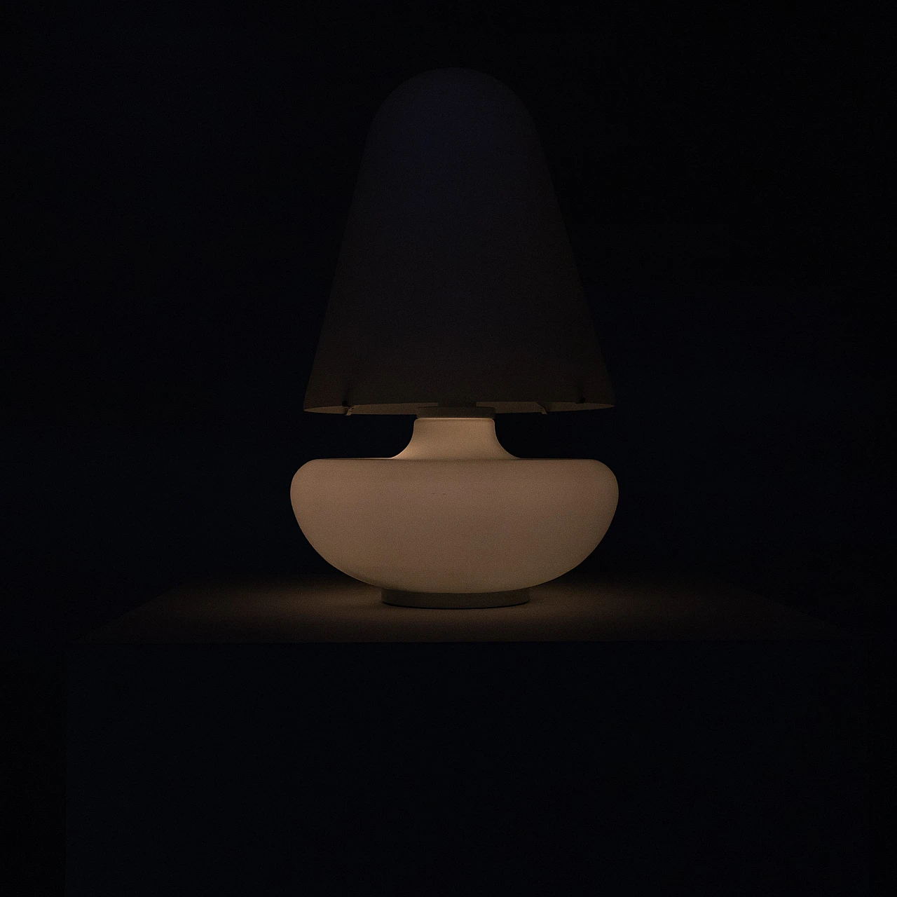 Lampada da tavolo in vetro satinato, anni '70 8