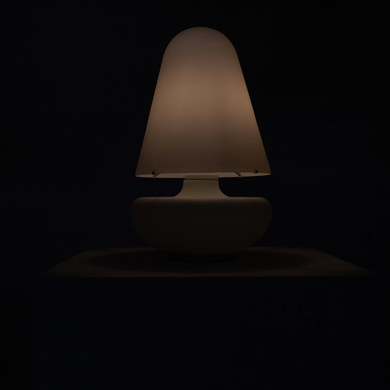 Lampada da tavolo in vetro satinato, anni '70 10